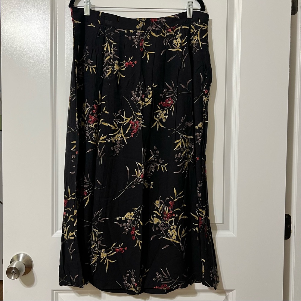 Sag Harbor Vintage Floral Midi Skirt size L/Large